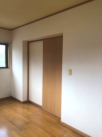 ラピエール亀崎の居間・リビング