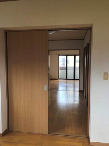 ラピエール亀崎の居間・リビング