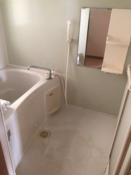 ラピエール亀崎の浴室