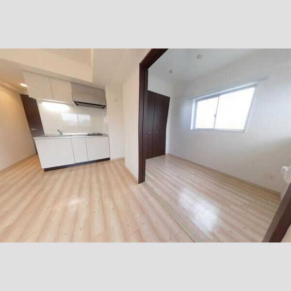 K’s SQUARE ESAKAの居間・リビング