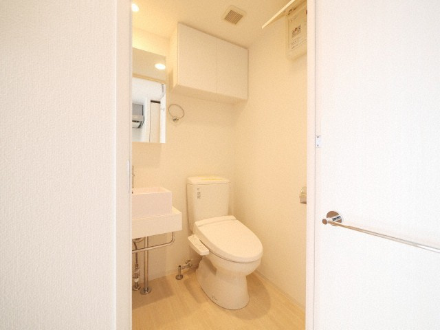 大阪市淀川区東三国１丁目の賃貸マンションのトイレ