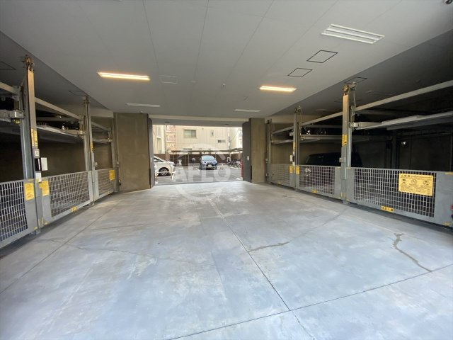 プレサンスロジェ森ノ宮　北中道小学校区の駐車場|プレサンスロジェ森ノ宮　駐車場