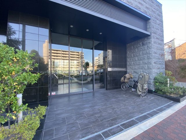 プレサンスロジェ森ノ宮　北中道小学校区のエントランス|プレサンスロジェ森ノ宮　エントランス
