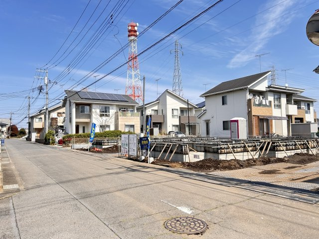 【LIGARE】小山市城北 第15期 全2棟の前面道路含む現地写真|〇分譲地〇
建築中の工程を確認できるのがは今ならではのメリットです。
周辺環境を含め、今からチェックがおすすめです。
先ずはお気軽にお問合せください！
※2026年4月撮影