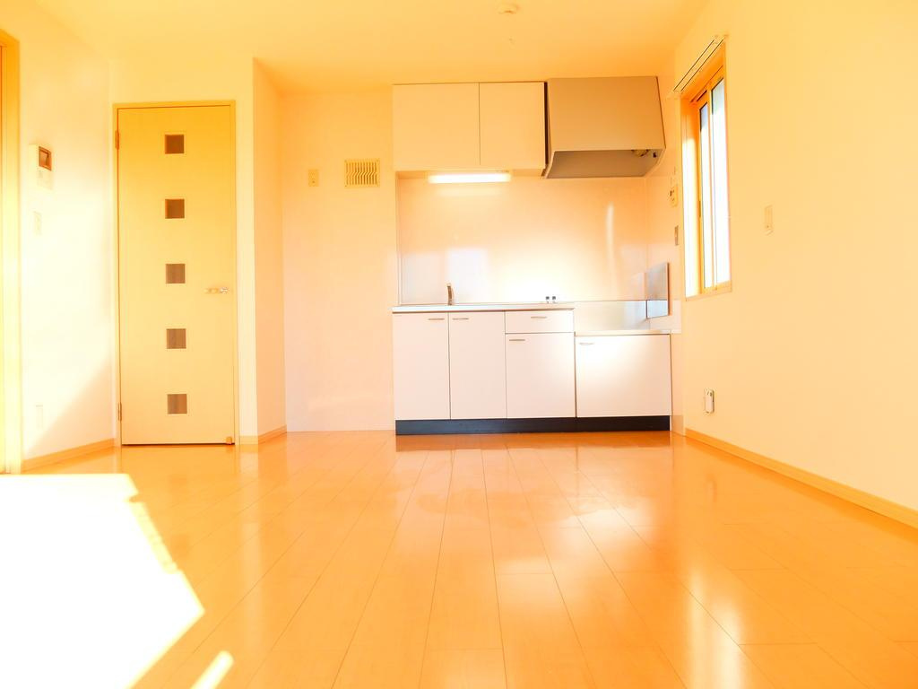 丹波市氷上町賀茂のアパートの居間・リビング|リビング広々１１.５帖☆