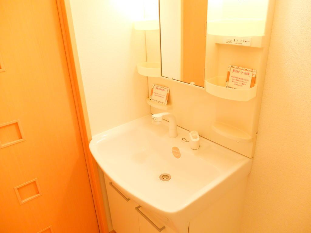 丹波市氷上町賀茂のアパートの洗面所|大人気！！独立洗面化粧台(^^)v