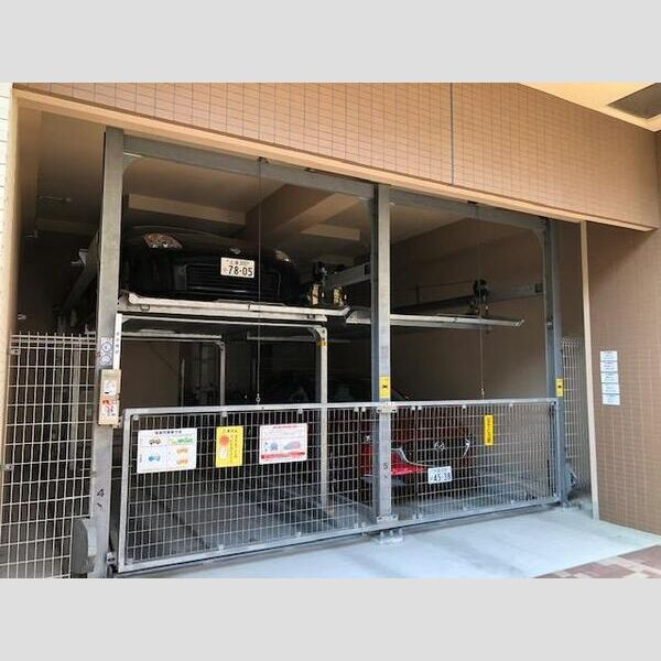 K’s SQUARE ESAKAの駐車場
