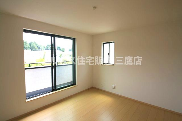 【内覧動画公開中！】中央線 武蔵小金井駅 徒歩19分  新築戸建て 小金井市前原町４丁目の洋室|シンプルな内装で家具のレイアウトも自在。ライフスタイルに合わせて使いやすい居室です。