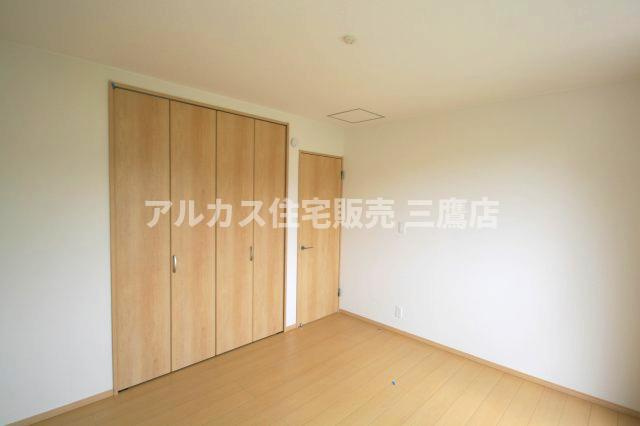 【内覧動画公開中！】中央線 武蔵小金井駅 徒歩19分  新築戸建て 小金井市前原町４丁目の洋室|ゆとりある広さを確保した洋室。主寝室はもちろん、お子さまのお部屋としてもおすすめです。