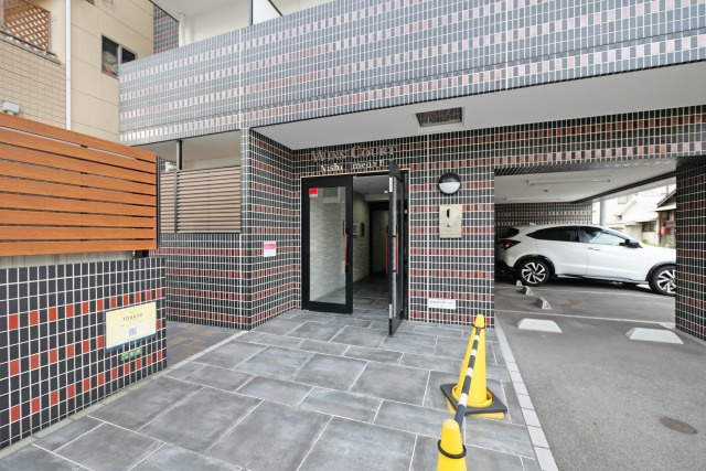 大阪市北区大淀中３丁目の賃貸マンションのエントランス