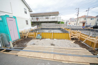 【外観】 | 【仲介手数料無料！！】日野市多摩平6丁目　新築戸建て（全2棟）2号棟　4580万円 | 令和８年５月３日撮影　建築中