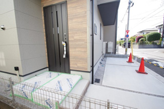 【エントランス】 | 【仲介手数料無料！！】日野市多摩平6丁目　新築戸建て（全2棟）2号棟　4580万円