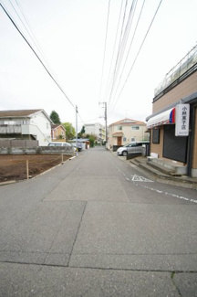 【前面道路含む現地写真】 | 【仲介手数料無料！！】日野市多摩平6丁目　新築戸建て（全2棟）2号棟　4580万円 | 令和８年４月５日撮影　建築中