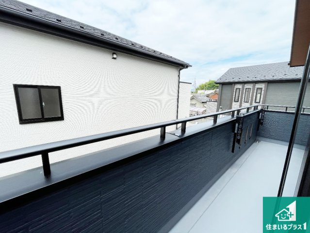★草津市上笠　新築一戸建てのバルコニー|日当たりのよいバルコニー！お部屋が開放的に！