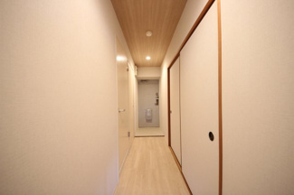 【玄関】 | ヴェルドール琵琶湖リゾート | 通路から見た玄関