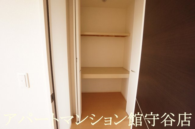 ヴァン・ボヌール中央の収納|反転です