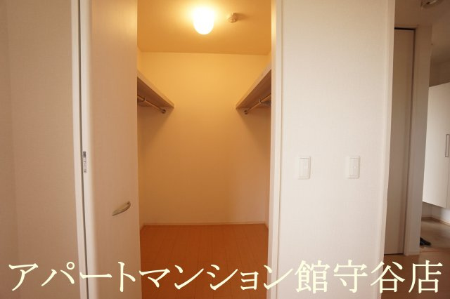 ヴァン・ボヌール中央の収納|反転です
