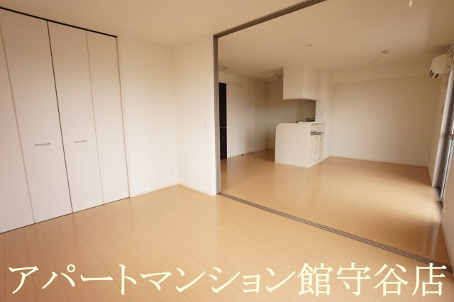 ヴァン・ボヌール中央の洋室|反転です