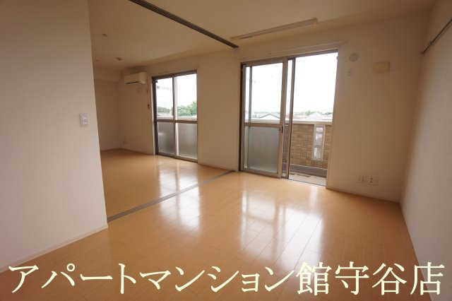 ヴァン・ボヌール中央の洋室|反転です