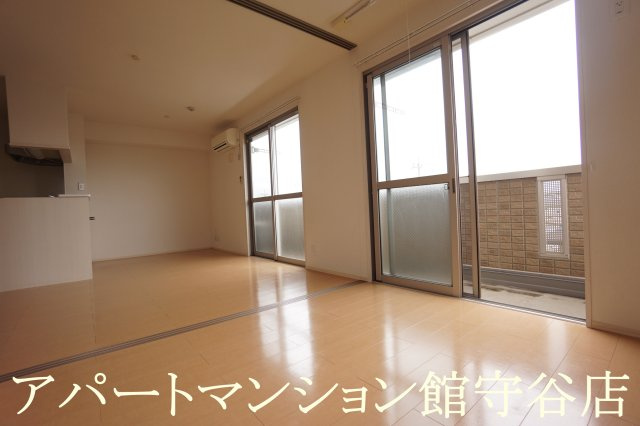 ヴァン・ボヌール中央の洋室|反転です