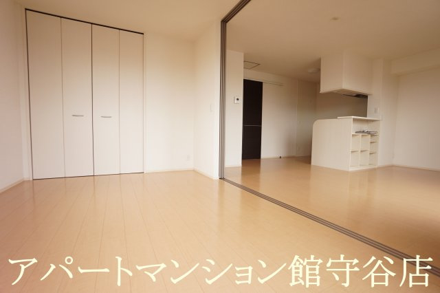 ヴァン・ボヌール中央の洋室|反転です