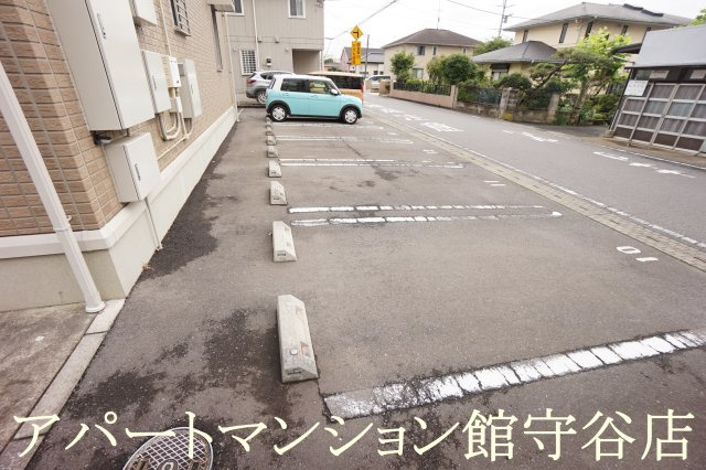 ヴァン・ボヌール中央の駐車場