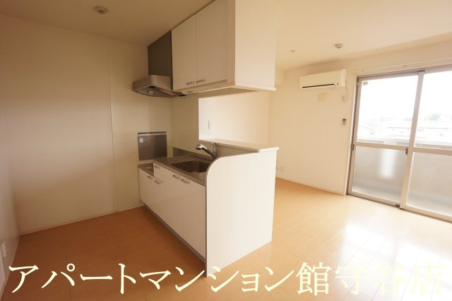 ヴァン・ボヌール中央のキッチン|反転です