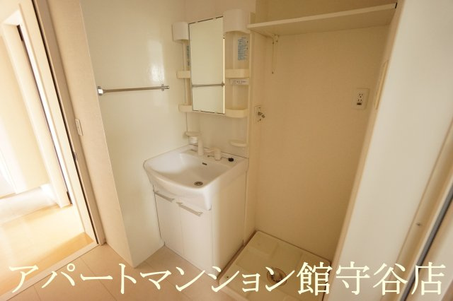 ヴァン・ボヌール中央の独立洗面台|反転です