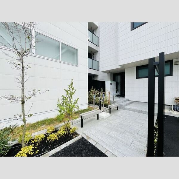 名古屋市東区出来町２丁目の賃貸マンションのエントランス