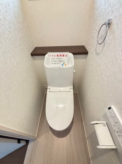【トイレ】 | 廿日市市宮島口上１丁目（宮島口駅）全2区画　A号棟 | 清潔感のある色合いのトイレです