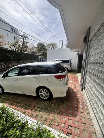 アルトゥーラ御影の駐車場