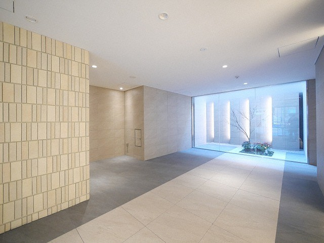 大阪市淀川区宮原２丁目の賃貸マンションのロビー