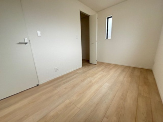 【洋室】 | 安芸郡熊野町呉地1丁目　全7区画　NO7 | 2階　洋室×3　収納付きでお部屋がスッキリ広く使えます。

