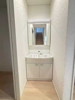 【独立洗面台】 | 安芸郡熊野町呉地1丁目　全7区画　NO7 | 洗面台は、メイクもドライヤーも余裕のスペースです☆