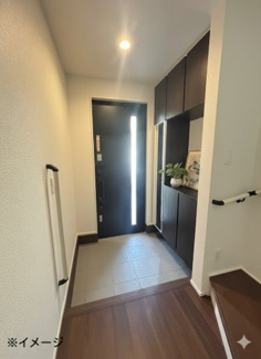 【玄関】 | 廿日市市阿品台4（阿品駅）全2区画　NO2 | シューズボックスが設置されており、家族の靴がスッキリ収納できます☆