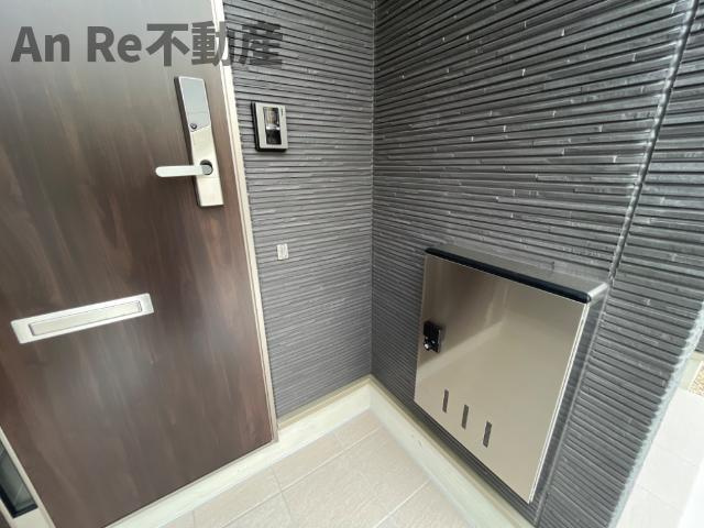 川口市大字道合のアパートのエントランス