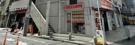 ウィン四ツ谷のエントランス