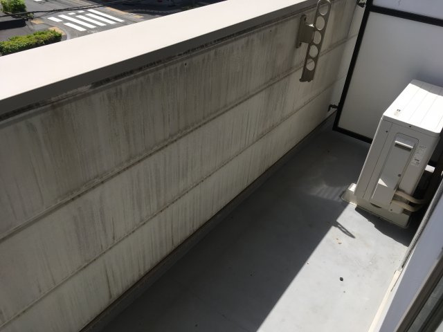 ケイ・ヒーロービルのバルコニー