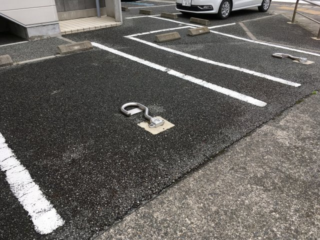 ケイ・ヒーロービルの駐車場