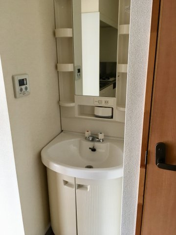 ケイ・ヒーロービルの独立洗面台