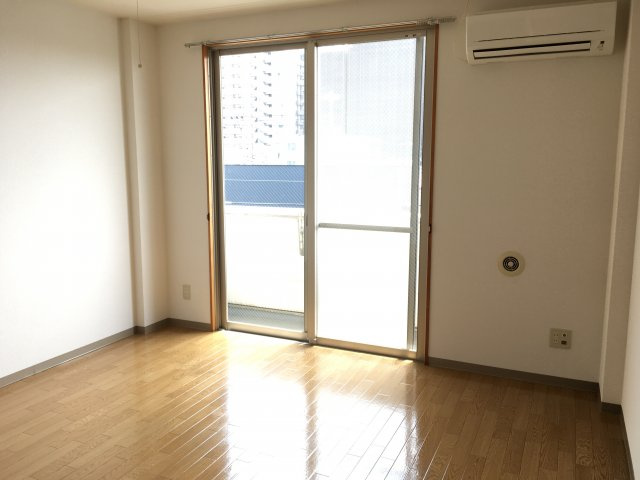 ケイ・ヒーロービルの洋室