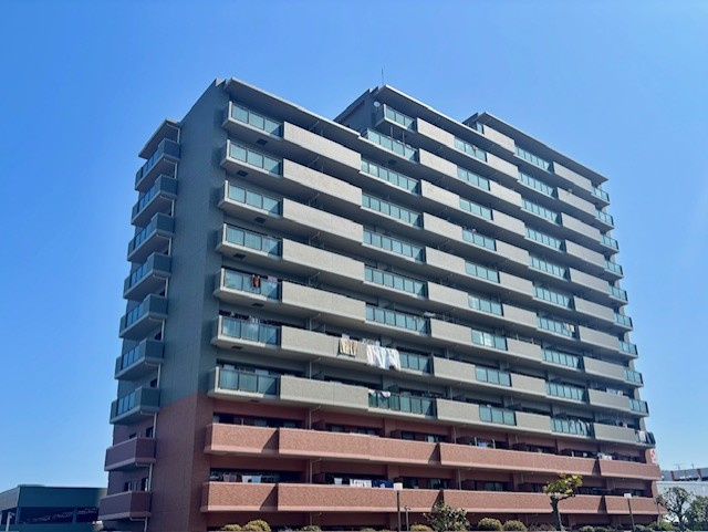 エステ・スクエア松戸の外観|13階建て　総戸数214戸（2LDK～4LDK）全戸ファミリータイプ  2026年9月撮影