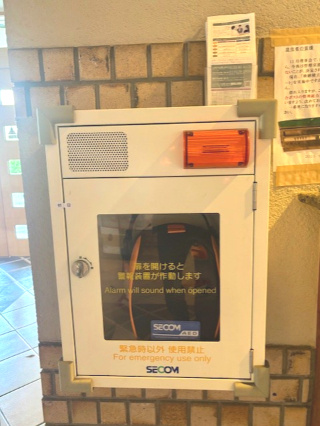 エステ・スクエア松戸の設備|AEDを共用部に設置。緊急時にも対応可能です。2026年9月撮影