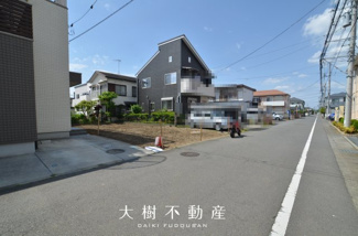 【前面道路含む現地写真】