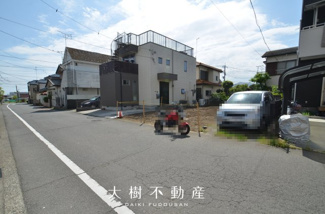 【前面道路含む現地写真】