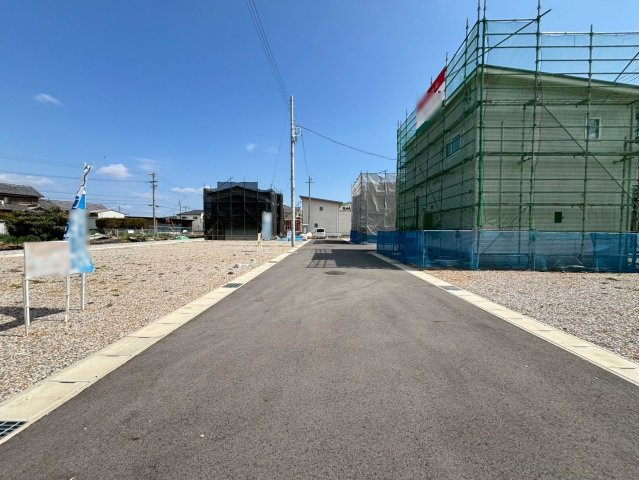 新築戸建　岐阜市東鶉5丁目　全5区画分譲の前面道路含む現地写真|「現地（2026年3月23日）撮影」　　
■前面道路　
■ヤマダ不動産　株式会社リライフ