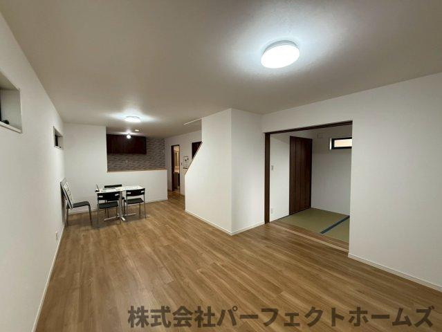 東中振1丁目戸建の居間・リビング