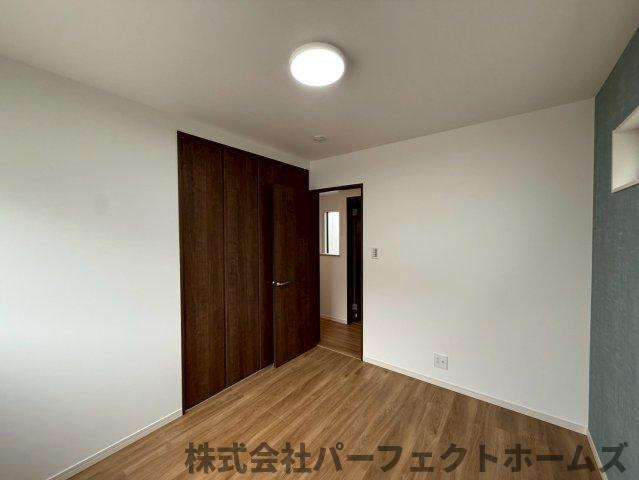 東中振1丁目戸建の洋室|広々とした洋室です
