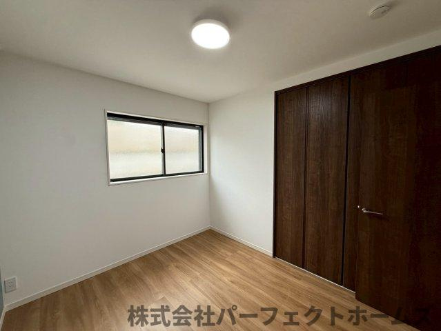 東中振1丁目戸建の洋室|明るい洋室です