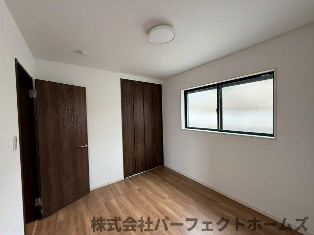 東中振1丁目戸建の洋室|明るい洋室です